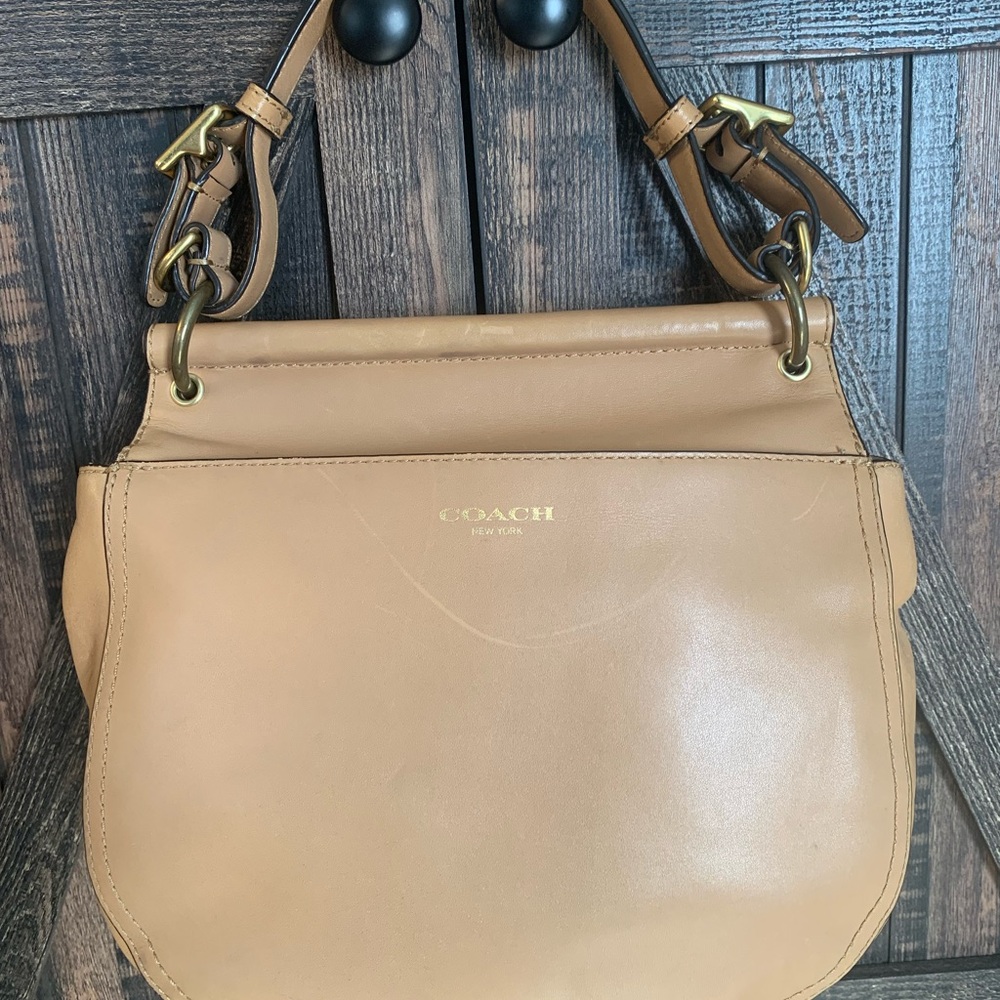 Coach Willis  Light Tan Leather Shoulder Bag with Gold Hardware - Picture 2 of 11